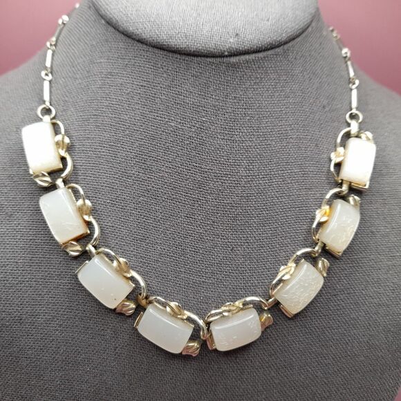 VTG Signed Coro White Moonglow Thermoset Lucite Choker Necklace 1950s 17 Inch - Picture 4 of 11